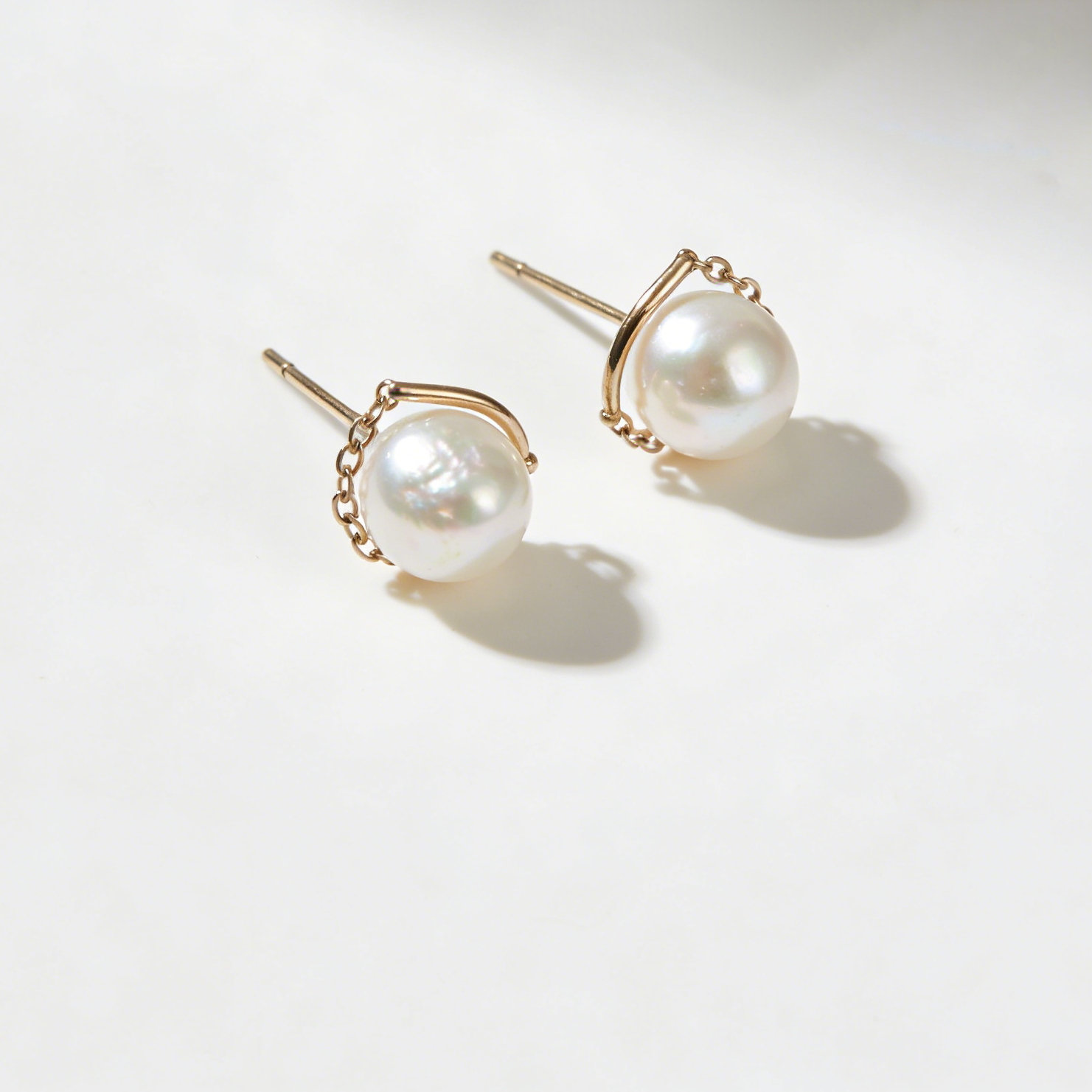 Chain-wrapped Pearl Stud Earrings